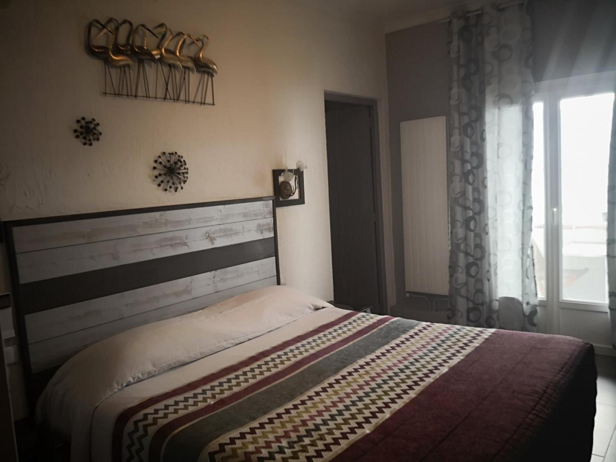 Le Dauphin Bleu Hotel Saintes-Maries-de-la-Mer Kamer foto