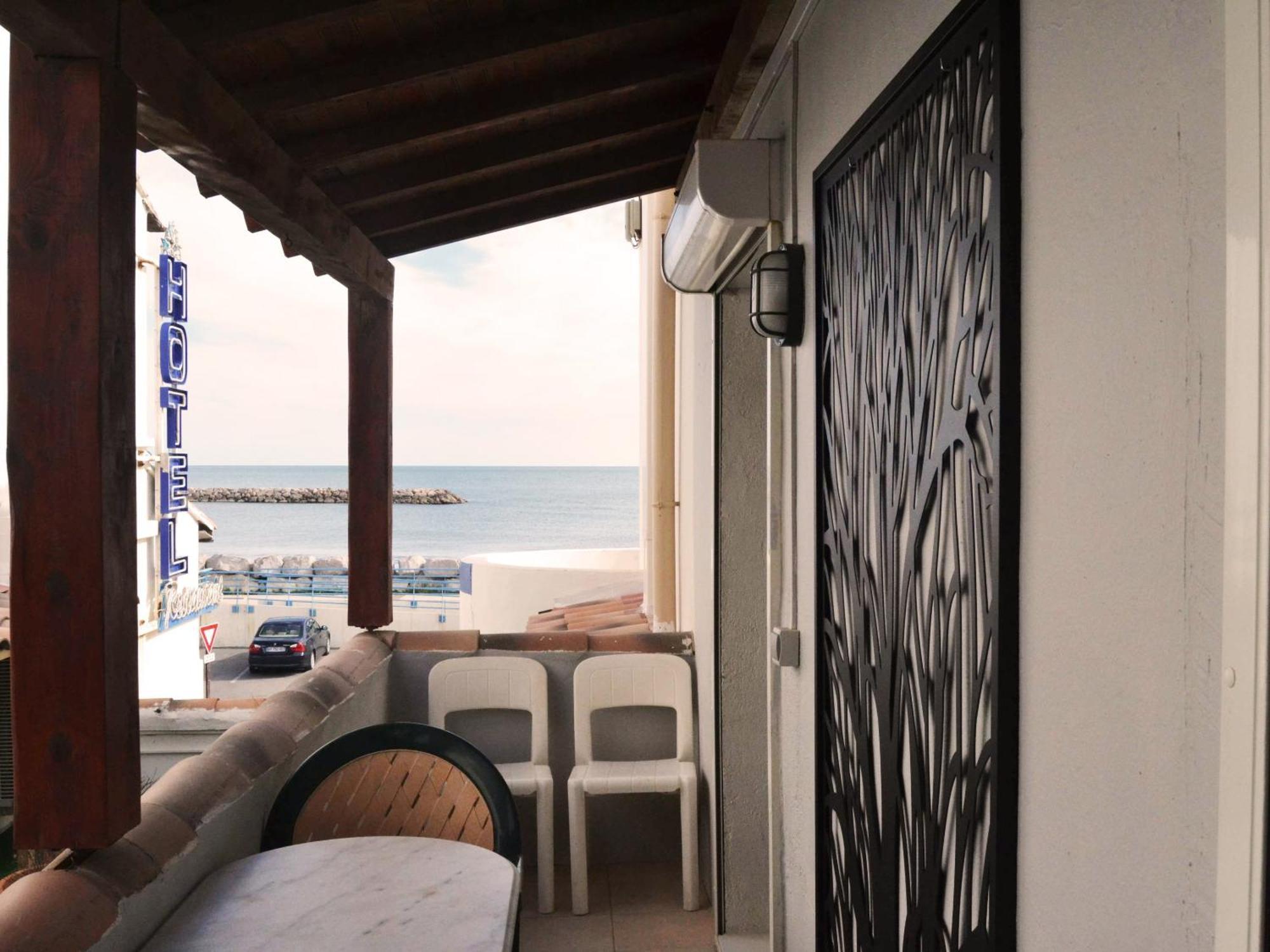 Le Dauphin Bleu Hotel Saintes-Maries-de-la-Mer Kamer foto