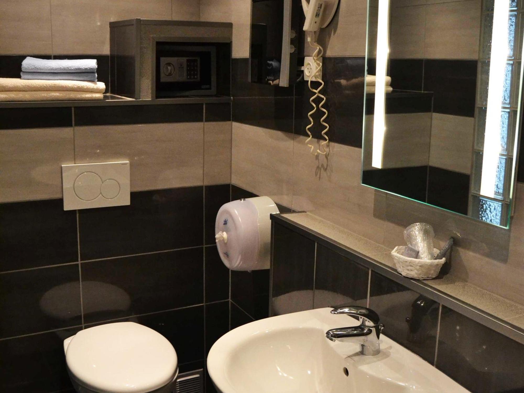 Le Dauphin Bleu Hotel Saintes-Maries-de-la-Mer Kamer foto