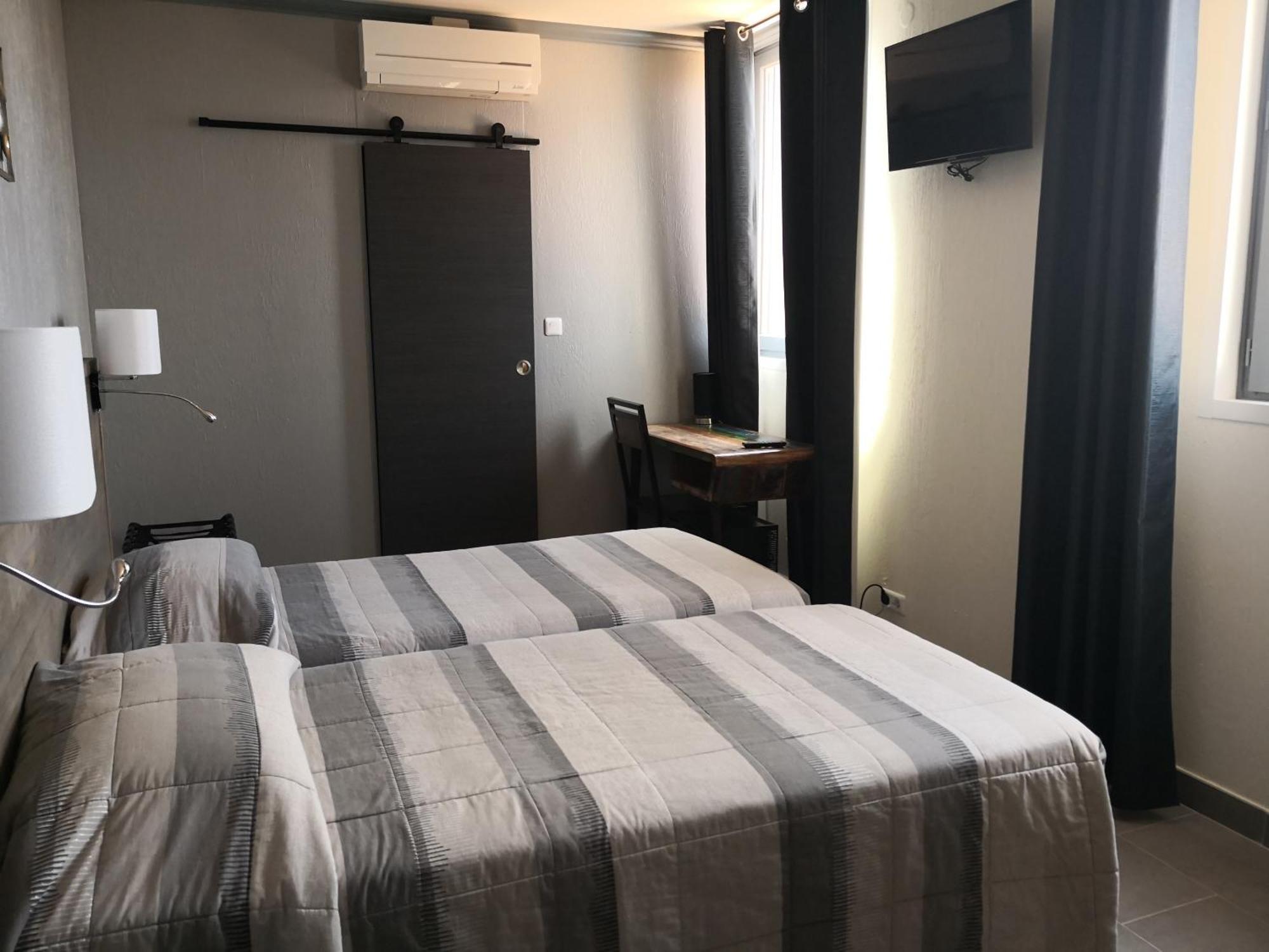 Le Dauphin Bleu Hotel Saintes-Maries-de-la-Mer Kamer foto