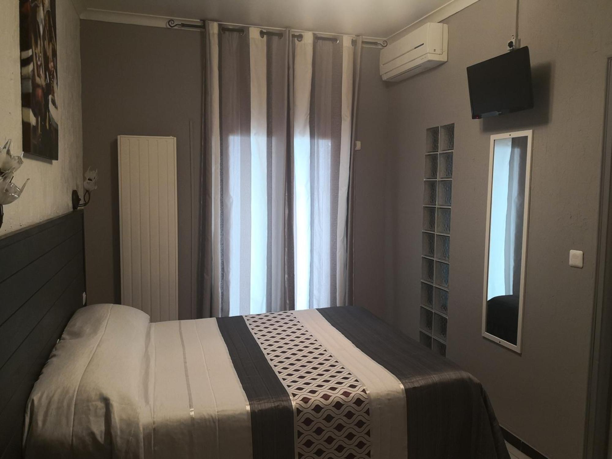 Le Dauphin Bleu Hotel Saintes-Maries-de-la-Mer Kamer foto