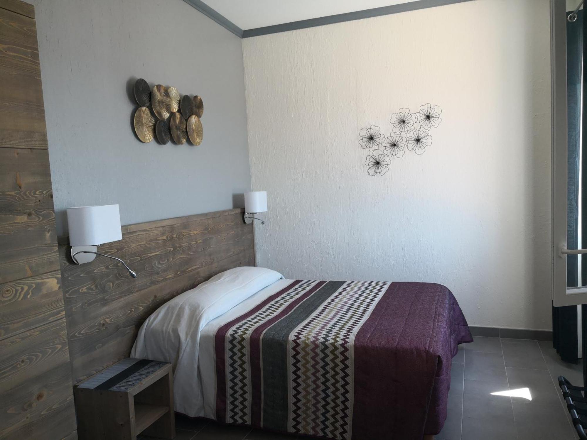 Le Dauphin Bleu Hotel Saintes-Maries-de-la-Mer Kamer foto