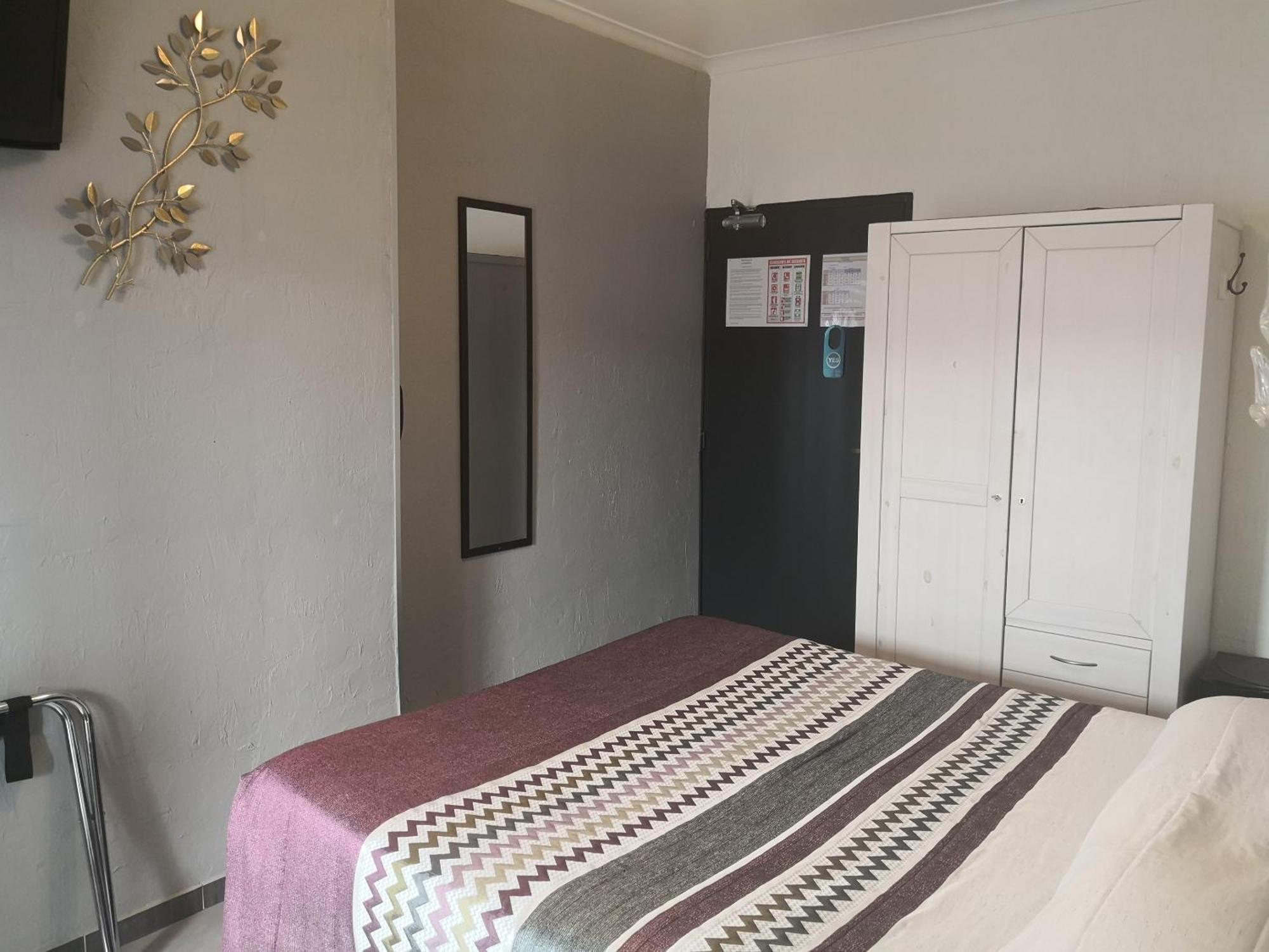 Le Dauphin Bleu Hotel Saintes-Maries-de-la-Mer Kamer foto