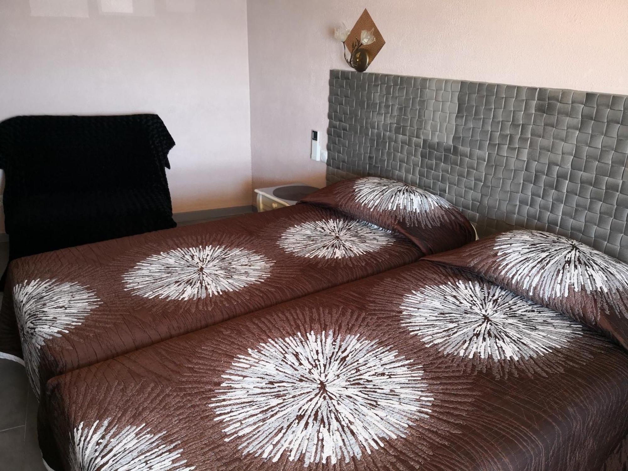 Le Dauphin Bleu Hotel Saintes-Maries-de-la-Mer Kamer foto