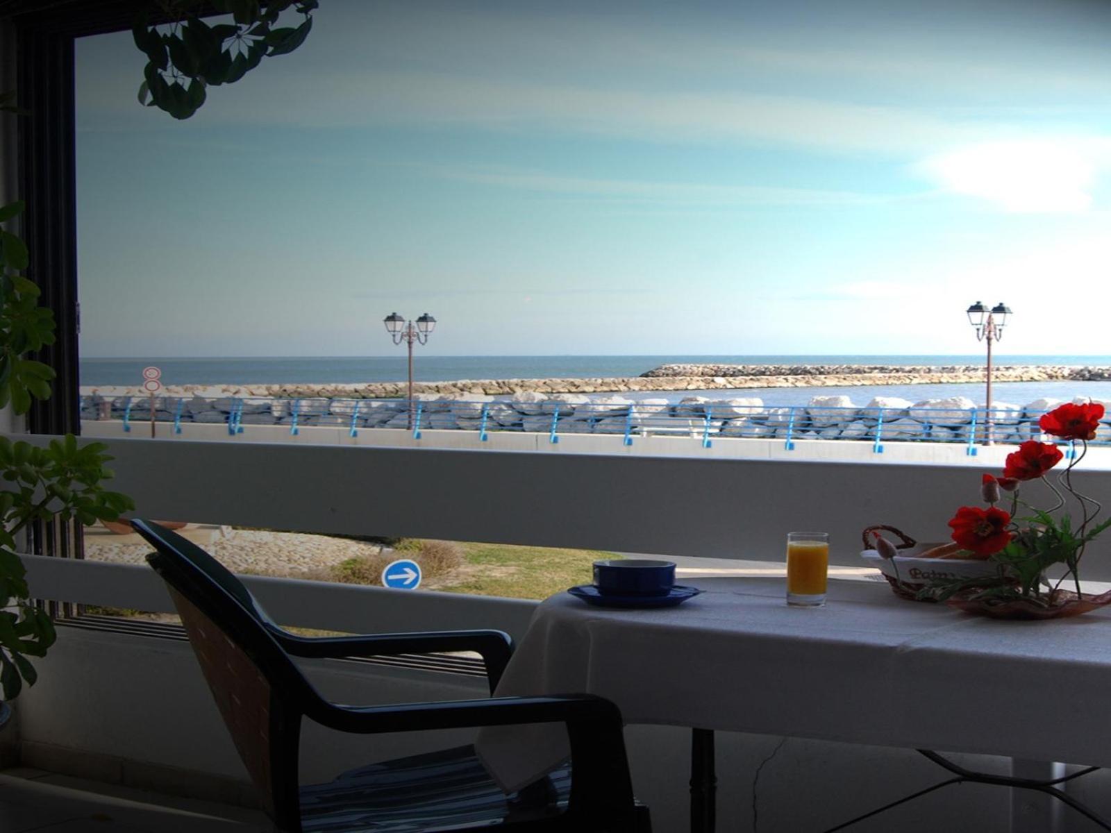 Le Dauphin Bleu Hotel Saintes-Maries-de-la-Mer Buitenkant foto