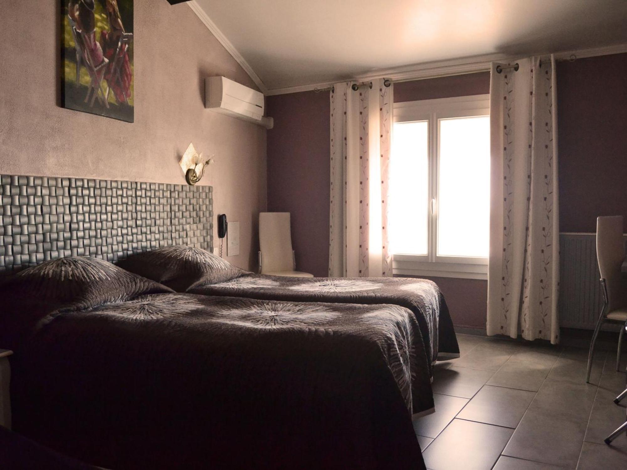 Le Dauphin Bleu Hotel Saintes-Maries-de-la-Mer Kamer foto