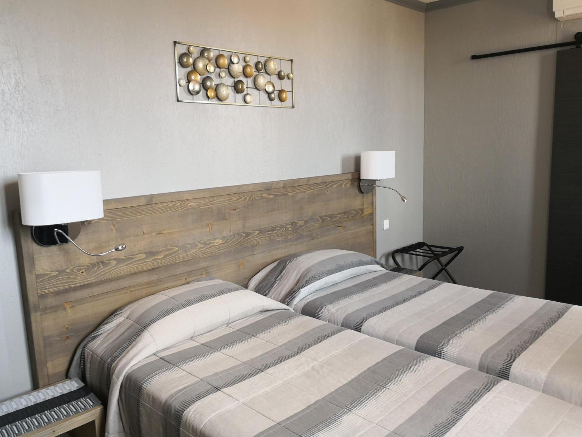 Le Dauphin Bleu Hotel Saintes-Maries-de-la-Mer Kamer foto