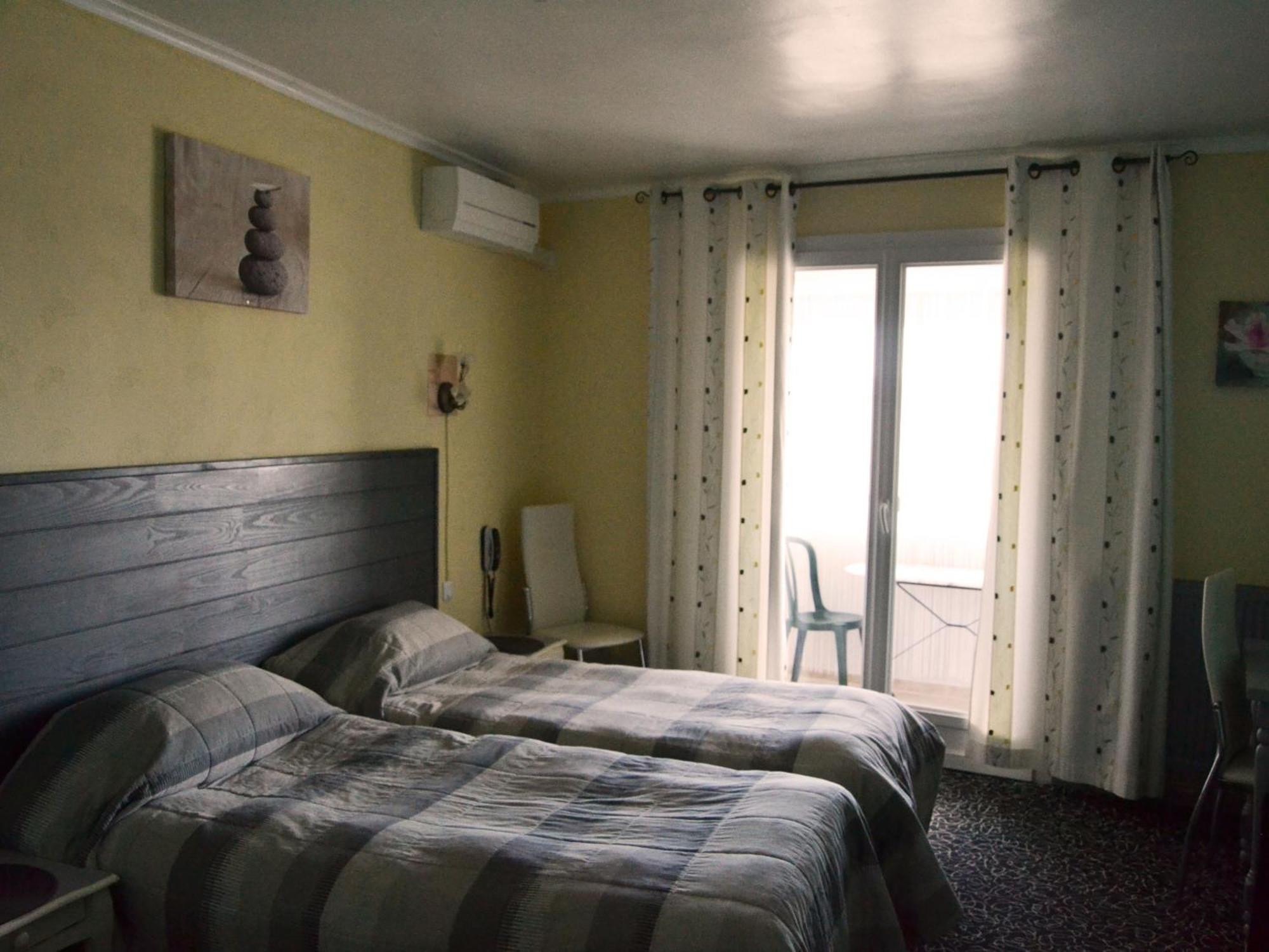 Le Dauphin Bleu Hotel Saintes-Maries-de-la-Mer Kamer foto