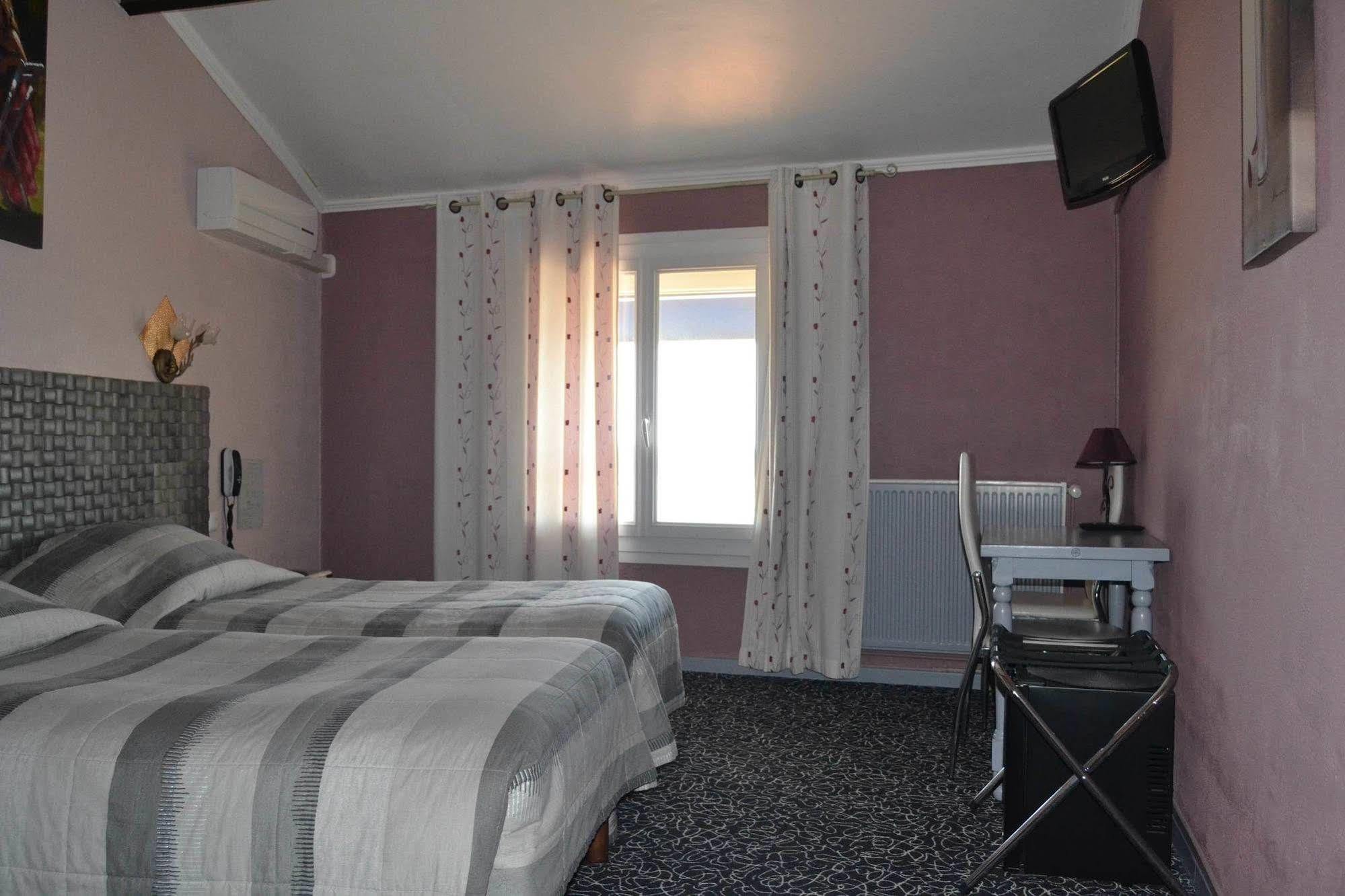 Le Dauphin Bleu Hotel Saintes-Maries-de-la-Mer Buitenkant foto